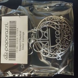 NWT gorgeous silver earrings